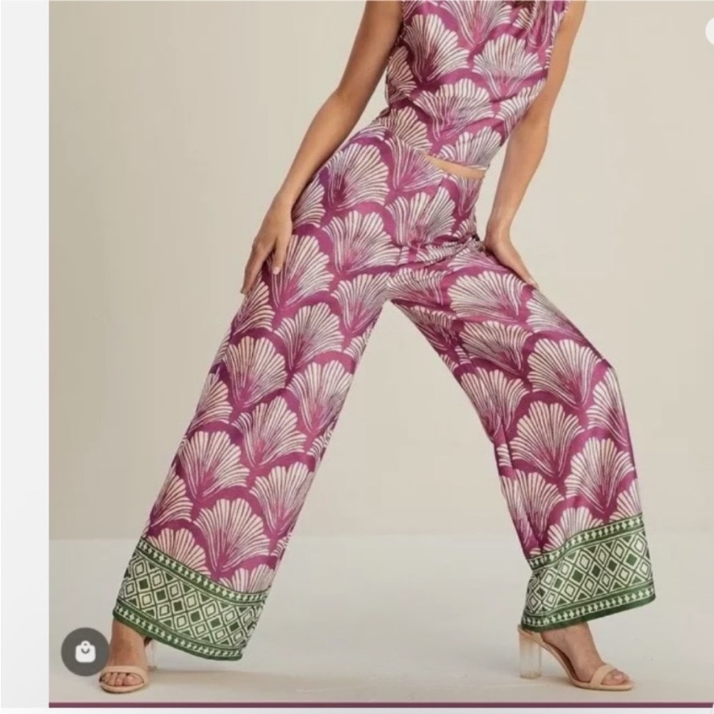 ZARA SATIN EFFECT PRINTED
STRAIGHT LEG PANTS